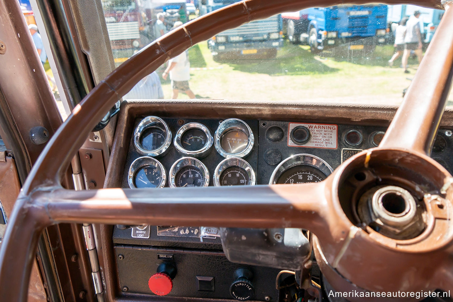 Vrachtwagens Mack Cruise-Liner uit 1977